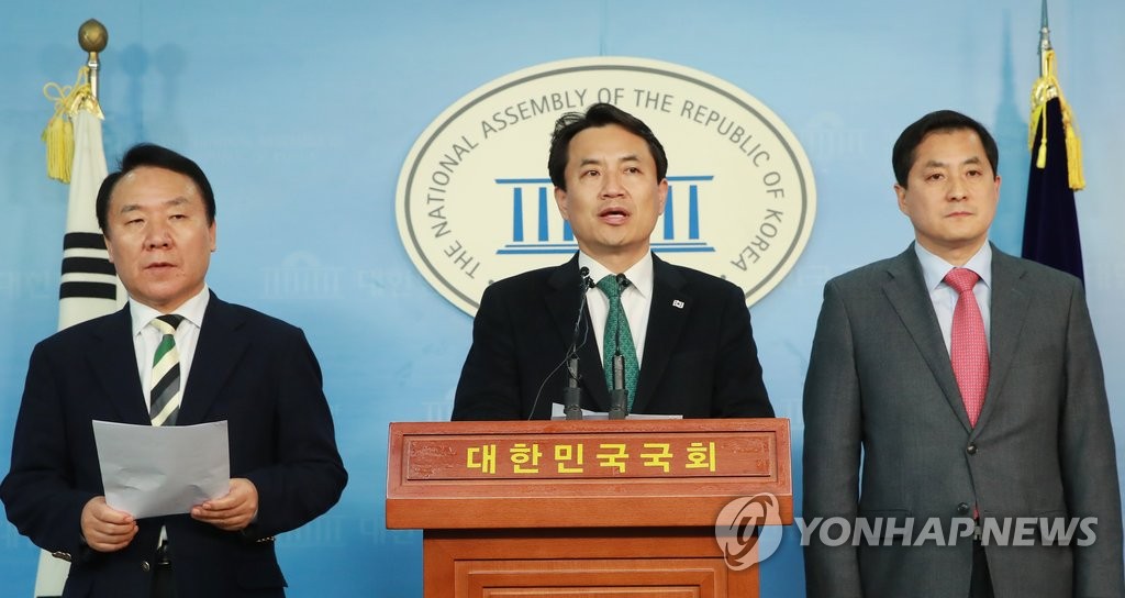 기자회견 하는 자유한국당 상임위 간사단