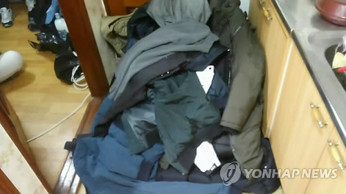 훔친 옷 수북
