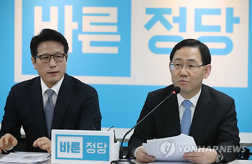 발언하는 주호영 원내대표