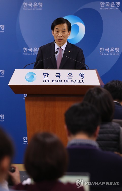 발언하는 이주열 총재