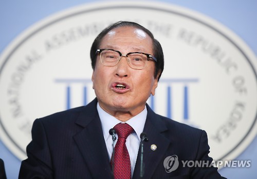 시국성명 발표하는 신경식 헌정회장