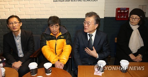 문재인, 사법피해 가족과 간담회