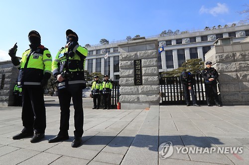 경비 강화된 헌재