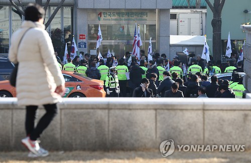 '최종변론' 앞둔 헌재 앞 아침부터 집회