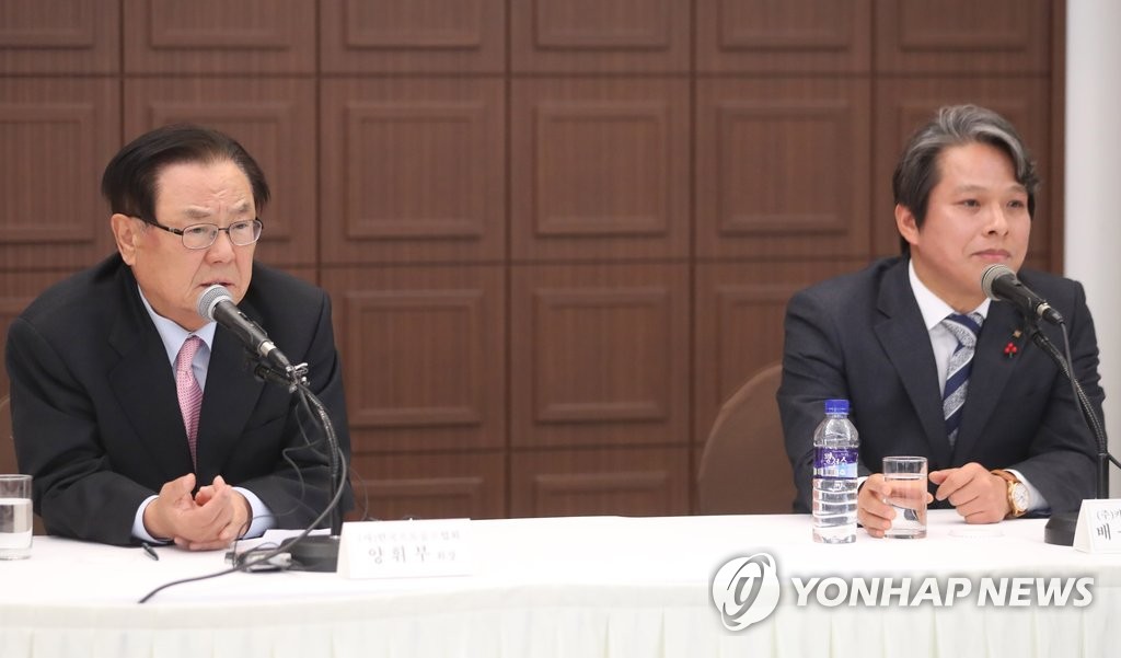 인사말 하는 양휘부 KPGA 회장