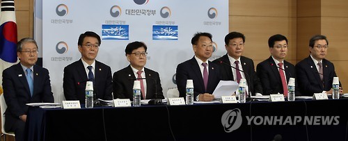 무역투자진흥회의 결과 브리핑하는 장관들