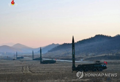 북한, 탄도미사일 발사훈련 사진 공개