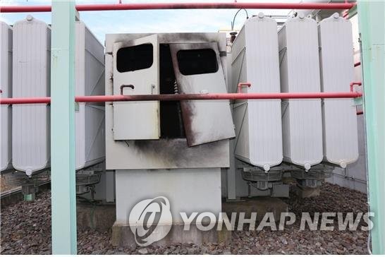 케이블 폭발로 파손된 154KV 변압기 외함