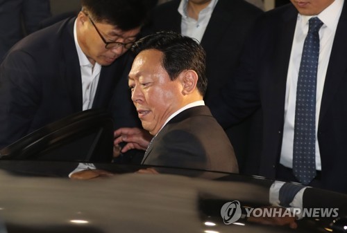20시간 넘게 조사받은 신동빈
