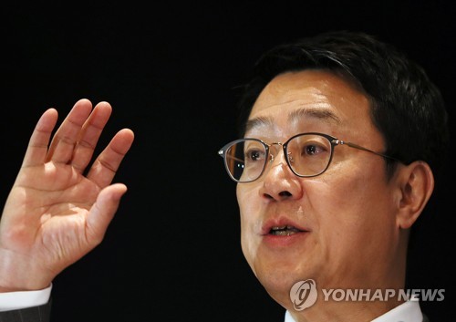 기업설명하는 정문국 사장