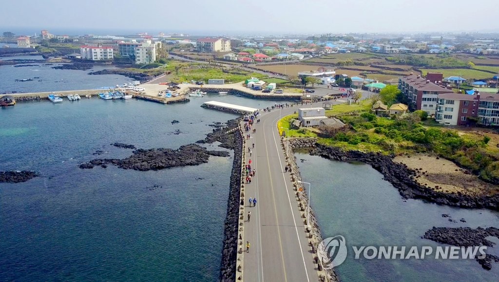 푸른 제주 바다 따라 걷는 올레길