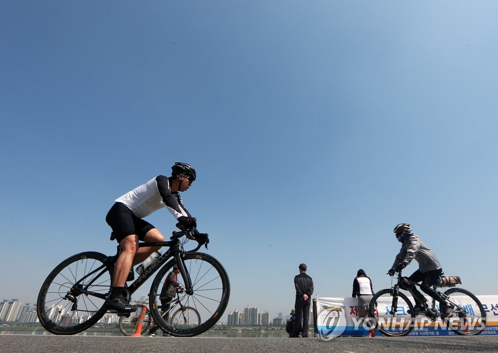 교통사고 11%가 자전거 관련…헬멧 안 쓰면 심각한 사고위험 81%↑[연합뉴스 자료사진]