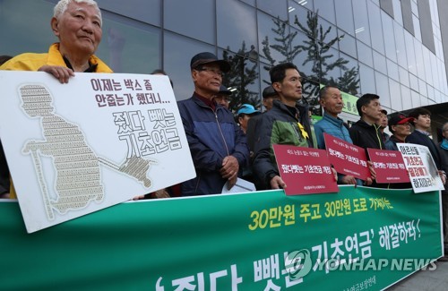 기초생활 수급 노인에게도 기초연금을!