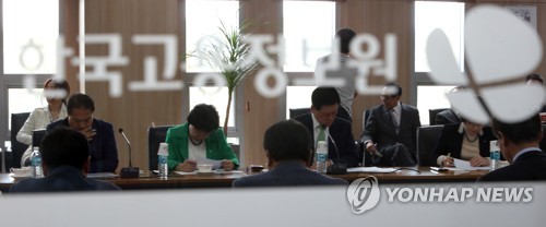 국민의당 의원들, 고용정보원 특혜채용 관련 항의방문