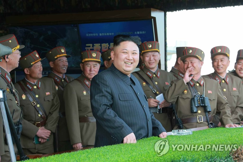 북한 "역대 최대규모 군종합동타격시위…김정은 참관"