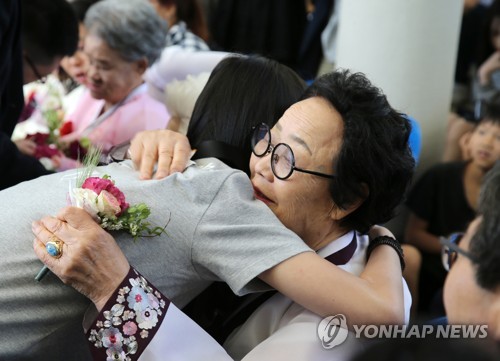 "꽃보다 아름다운 할머니, 오래 사세요"