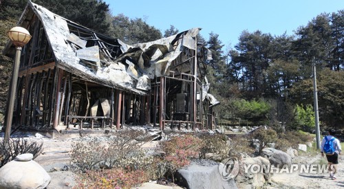 뼈대만 남은 삶의 보금자리