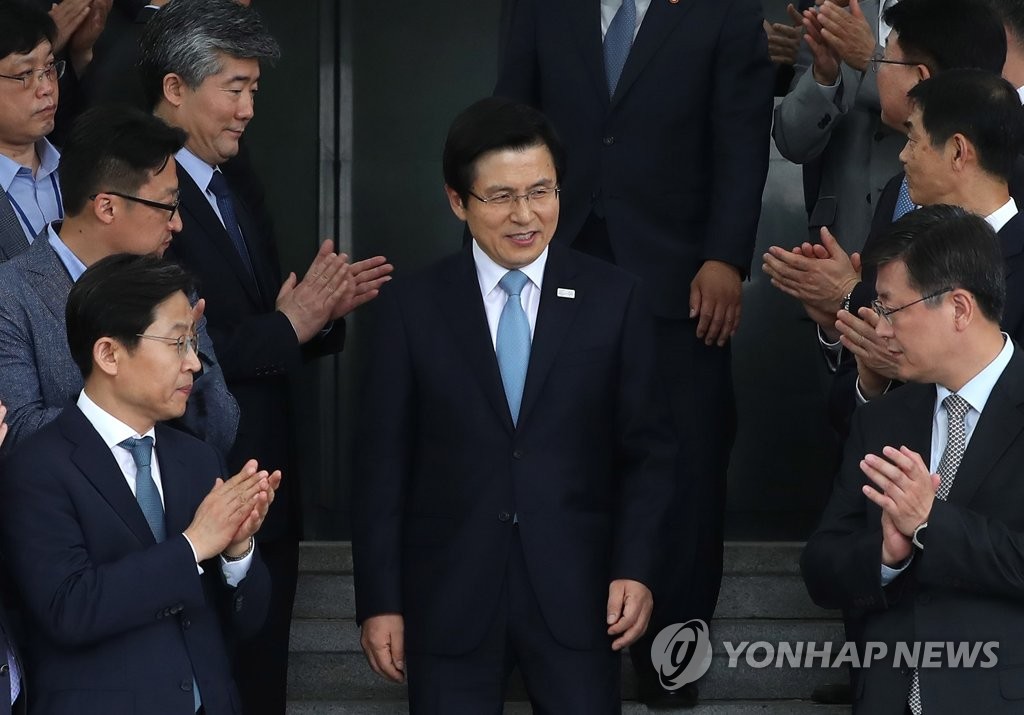 황교안, 마지막 기념촬영