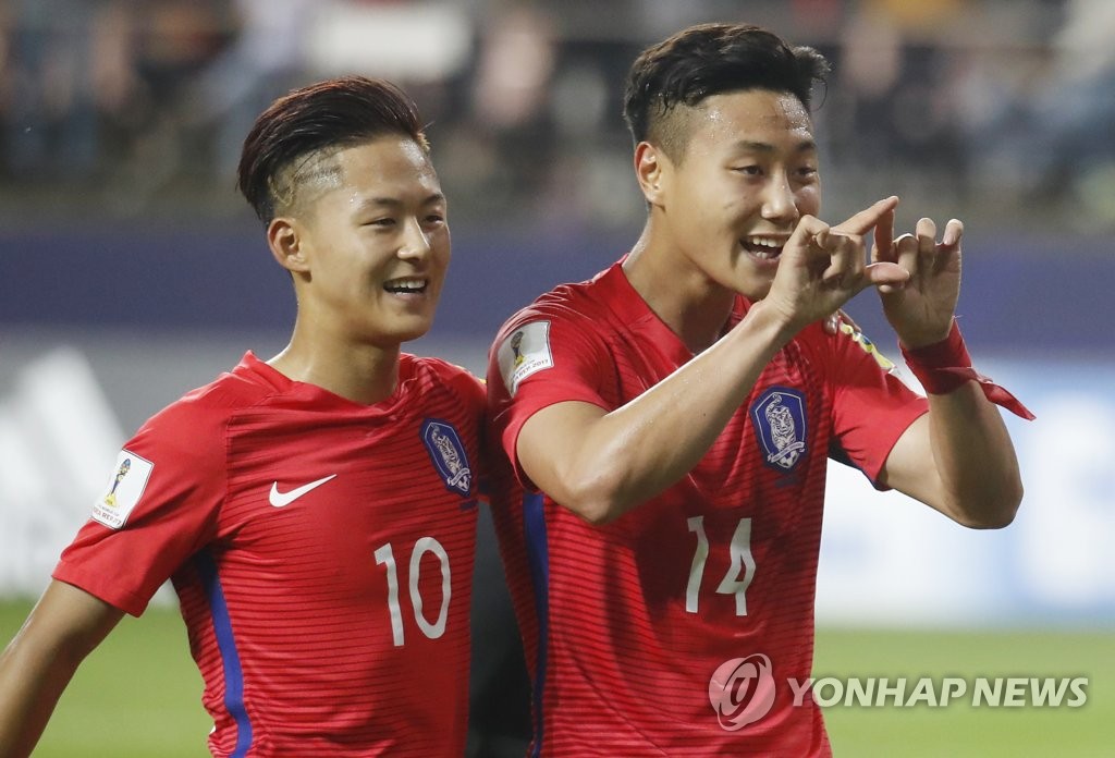 U-20 월드컵에서 한국의 16강행 조기 확정에 앞장선 이승우(왼쪽)와 백승호.