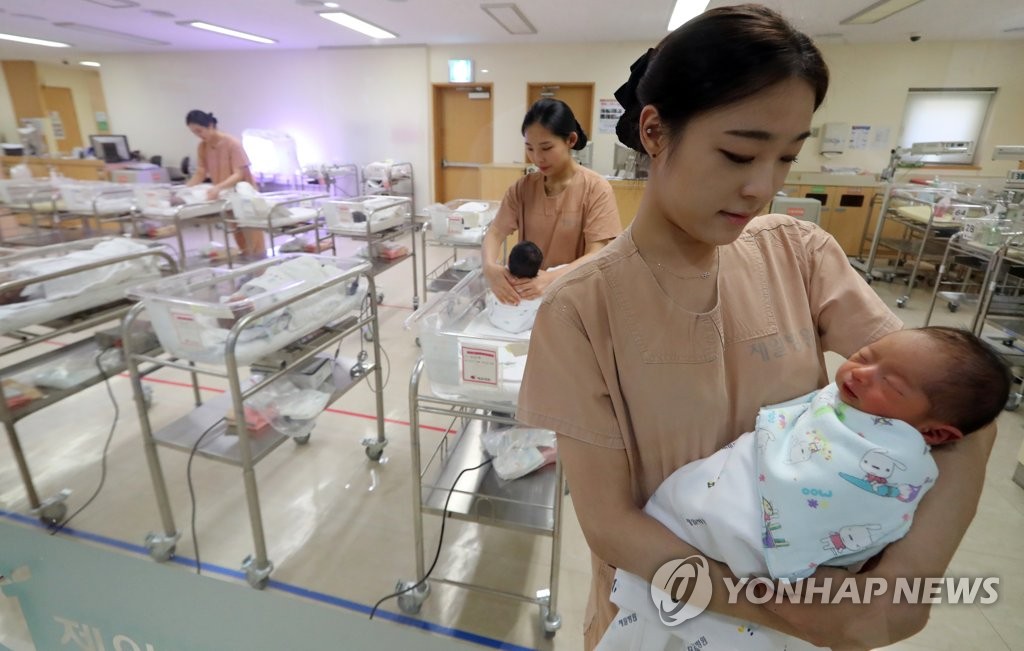 "대통령 무관심에 저출산·고령화 대책 효과 미미" - 1