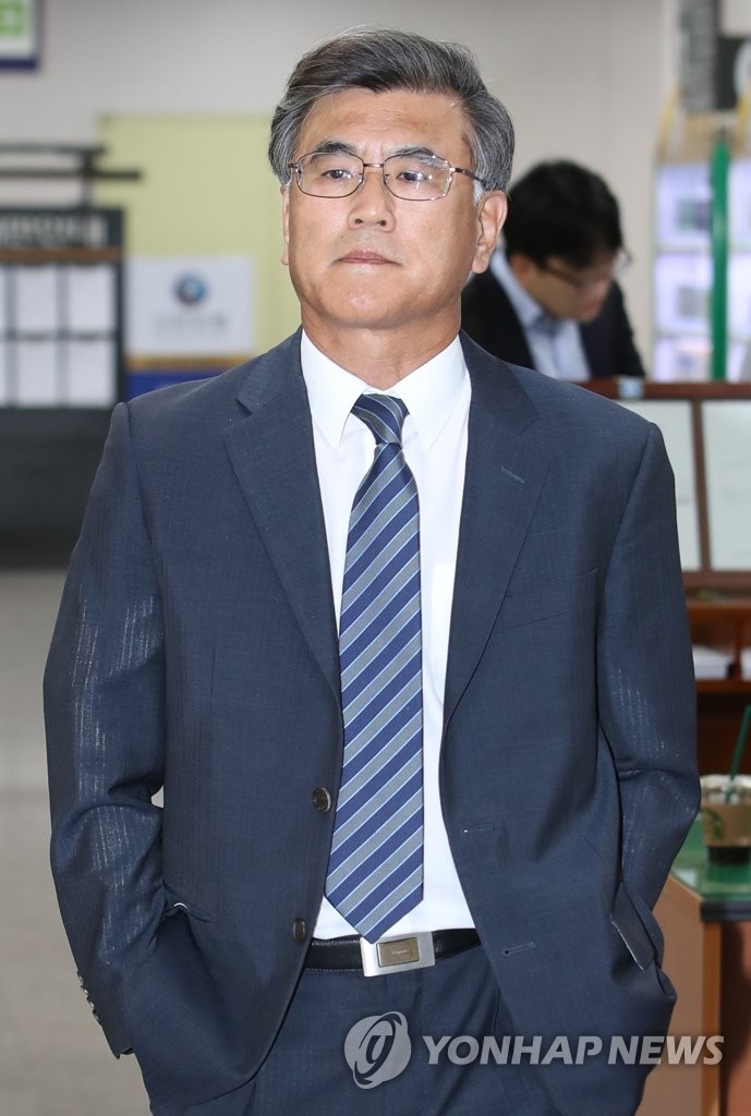 증인 출석하는 김학현 전 공정위 부위원장