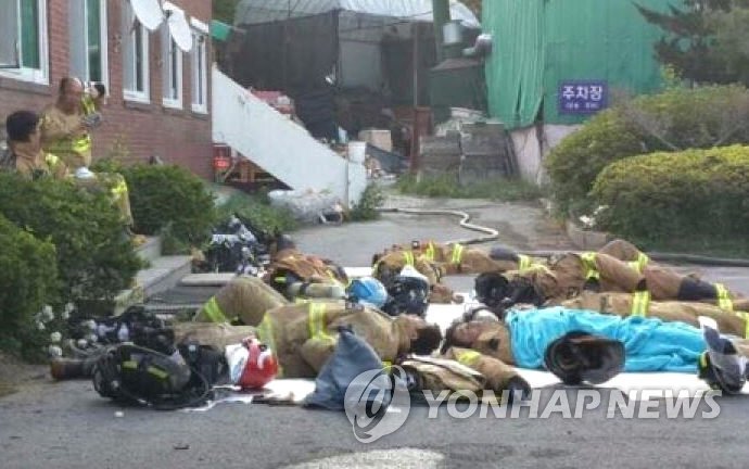 '맨바닥 휴식' 소방관에겐 흔한 일