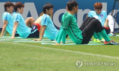 지난 5월 대표팀 소집 훈련 당시 이청용과 기성용(왼쪽부터)