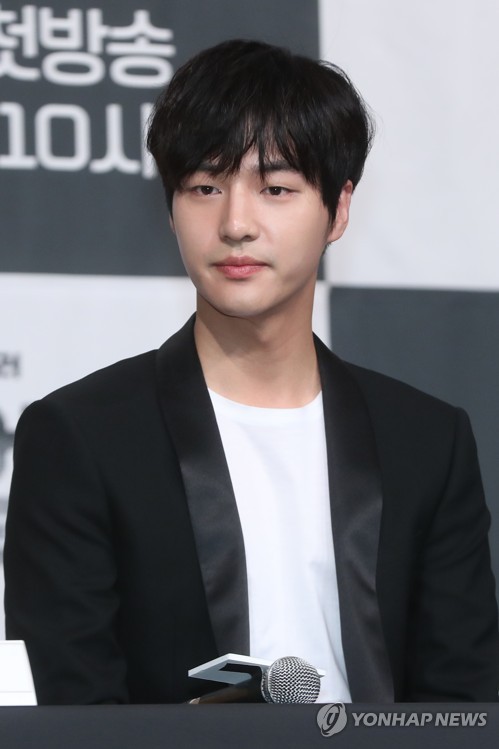 "러브콜만 20여편"…2017년을 손에 넣은 '슈퍼루키' 양세종 - 2