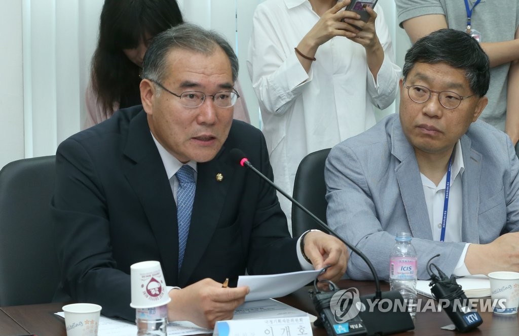 발언하는 이개호