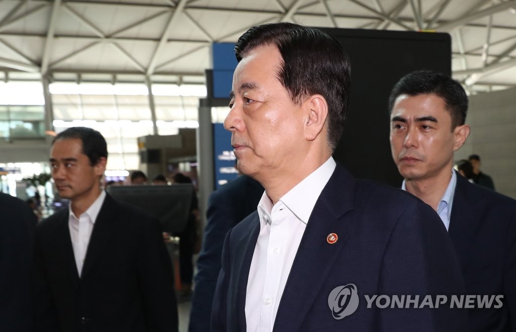 한민구 국방, 아시아안보회의 참석차 출국