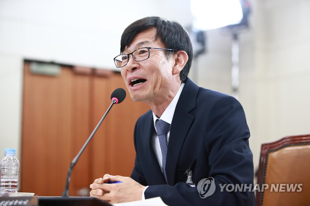 질의에 답하는 김상조 후보자