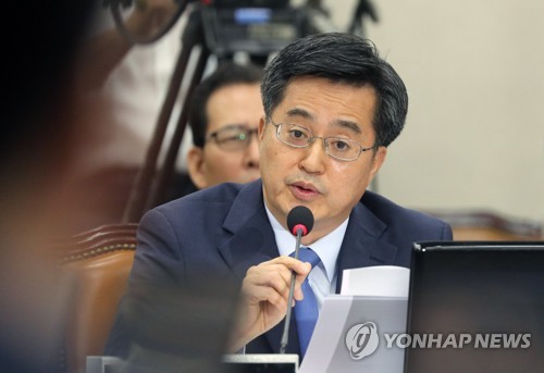 답변하는 김동연 후보자