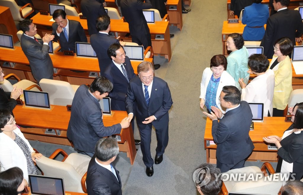 첫 시정연설 마친 문재인 대통령