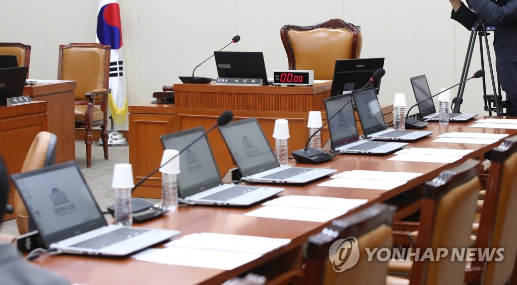 오늘도 조용한 정무위