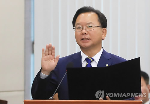 선서하는 김부겸 후보자
