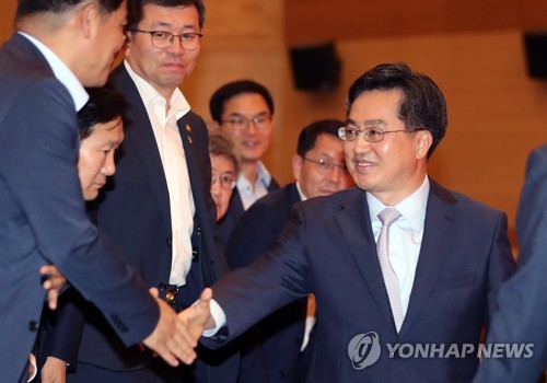취임식 마친 김동연 부총리
