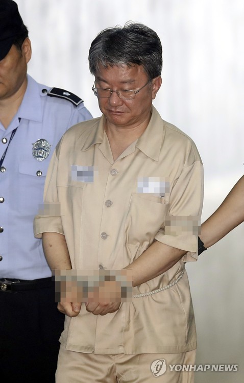 법정 향하는 홍만표