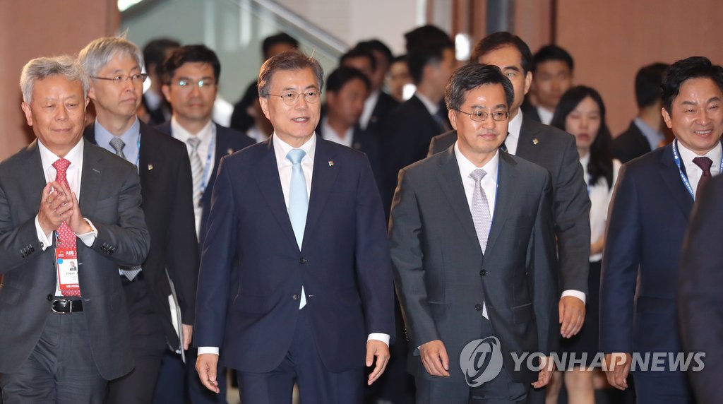 AIIB 연차총회 입장하는 문 대통령