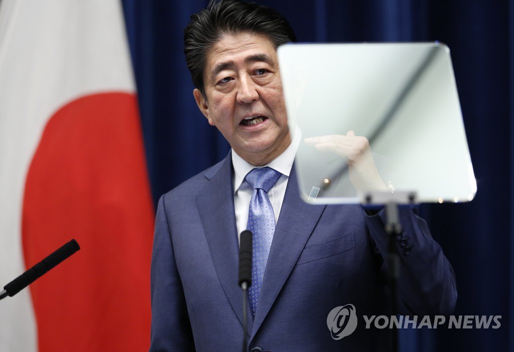 '사학 스캔들' 日아베, "깊이 반성한다"