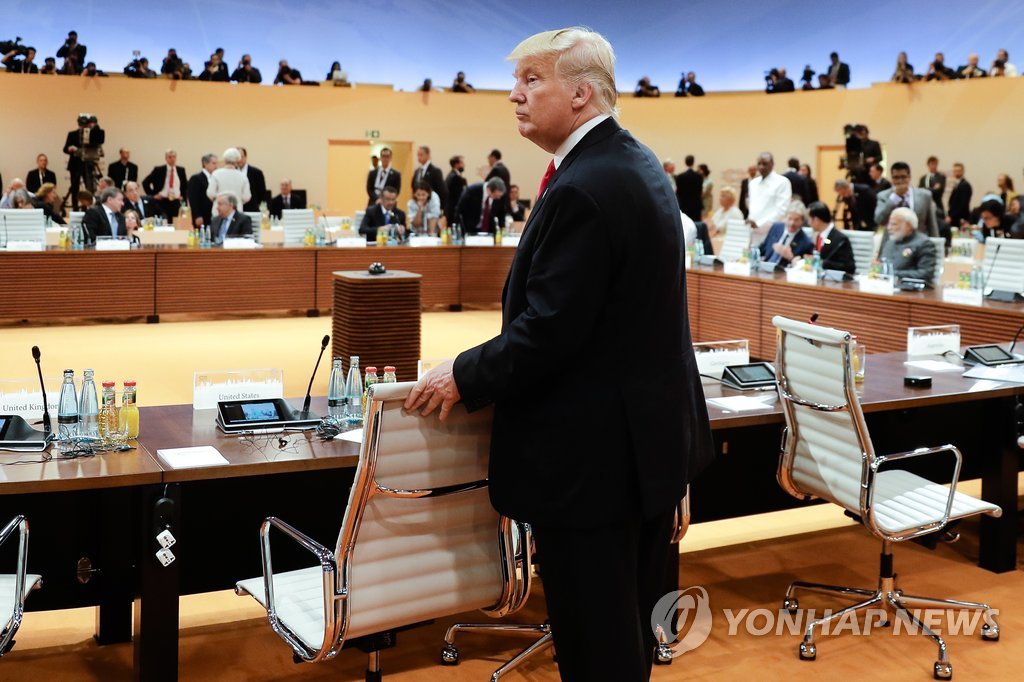 8일 G20 정상회의 마지막날 회의에 참석중인 도널드 트럼프 미국 대통령