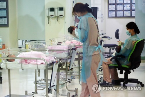 인구의 날, 출생아 수는 계속 줄고..
