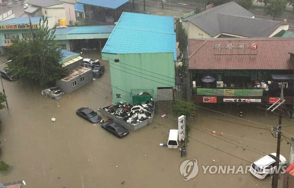 폭우로 고립된 도심