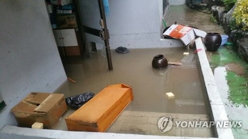 90대 치매 노인 숨진 인천의 한 반지하 주택