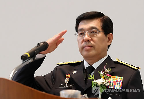 박경민 해양경찰청장 '경례'