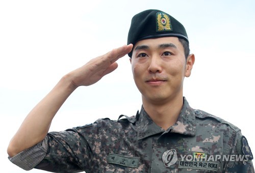 전역하는 배상문, 경례!