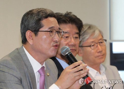 발언하는 김학용 의원
