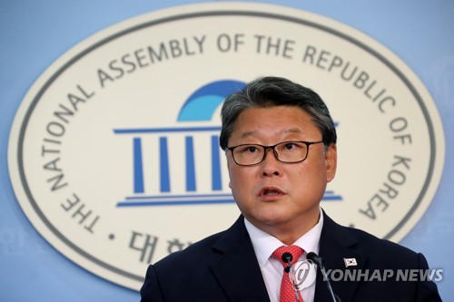 조원진, "박 전 대통령 출당발언 비판"