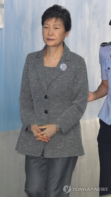 한국당, 추석 전 '朴 탈당권유' 수순 밟을 듯(종합) - 2