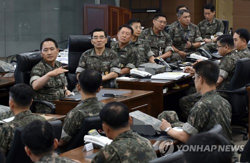 군사대비태세 강조하는 해군참모총장