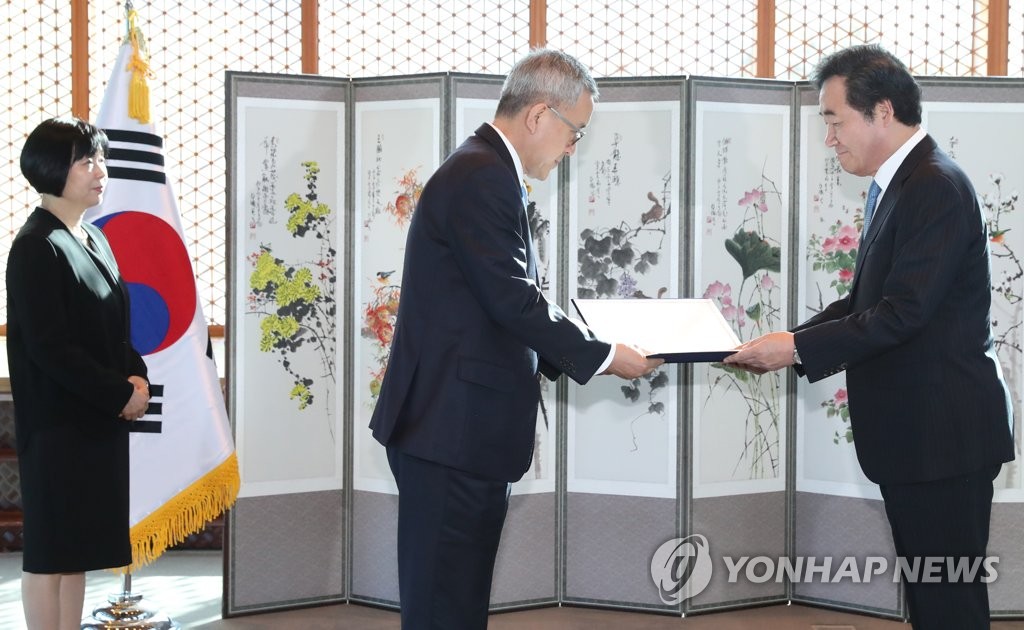 임명장 받는 인사혁신처장